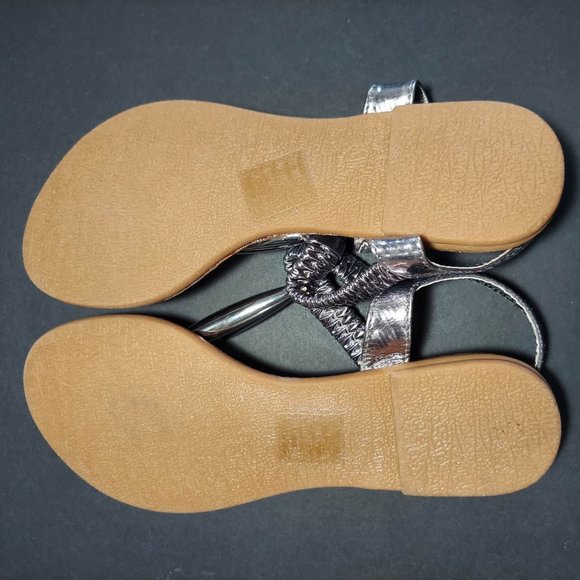 Like NEW Fashion Focus Regina Flats Thong Silver/Gray Sandals Women - Picture 3 of 9